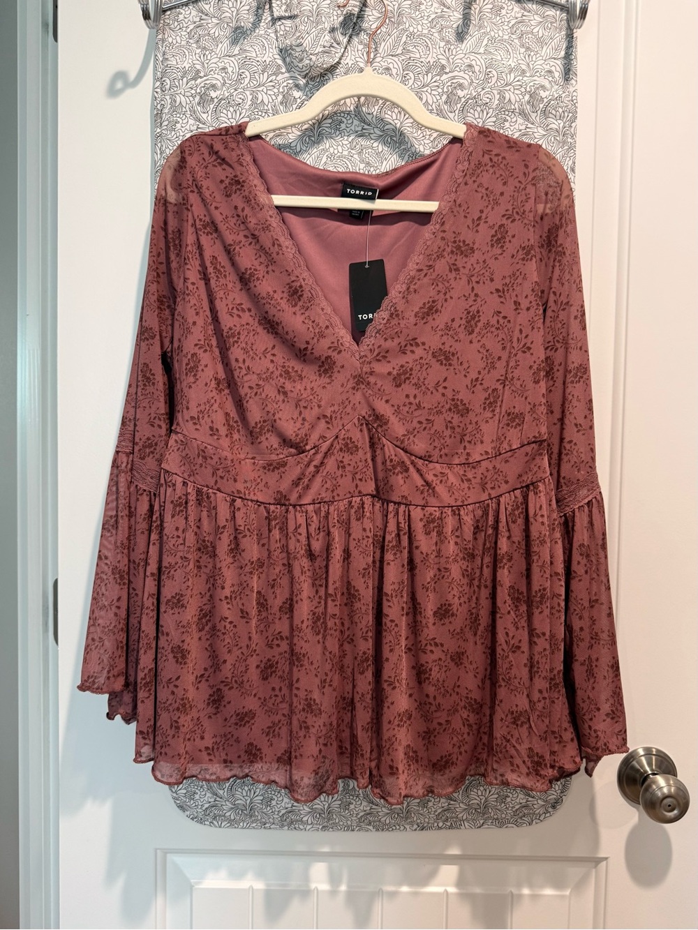 NWT- Stretch Mesh V-Neck LS Boho Top, “Wild Ginger” Size L